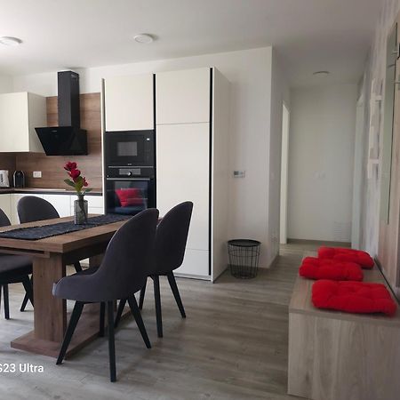 Prima Countryside Apartments Zirovnica Ngoại thất bức ảnh