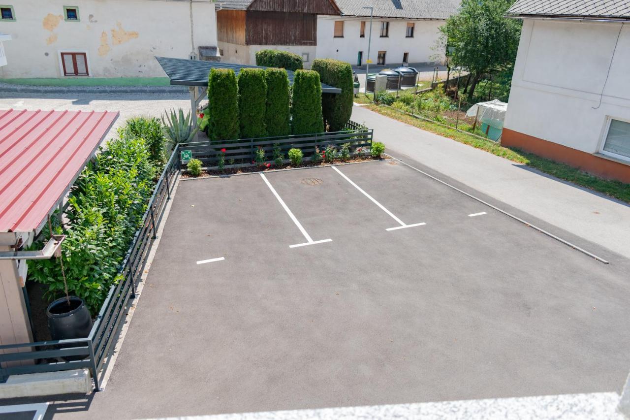 Prima Countryside Apartments Zirovnica Ngoại thất bức ảnh