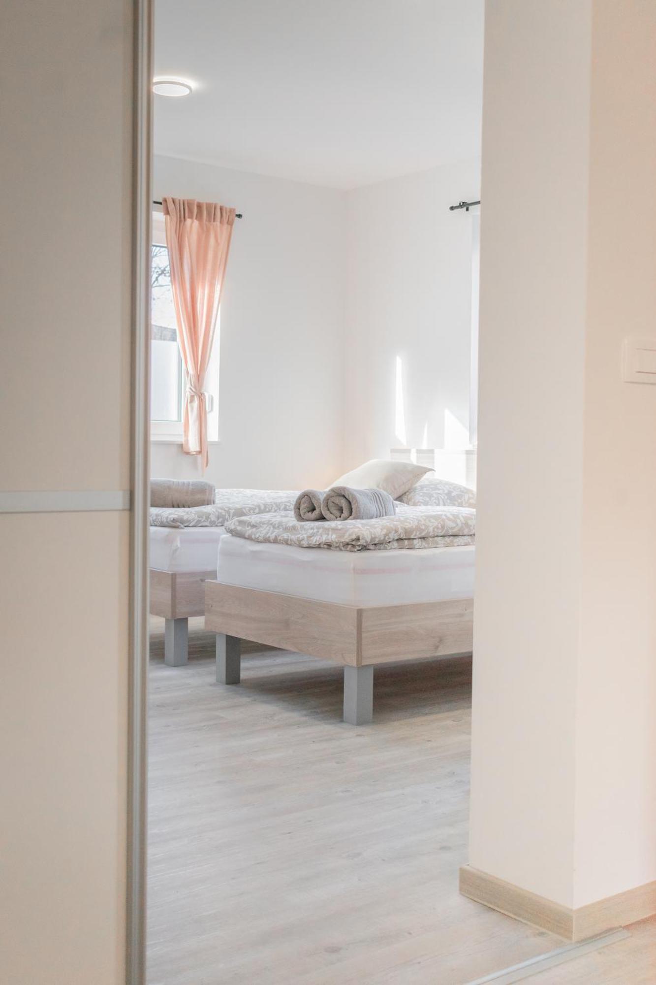 Prima Countryside Apartments Zirovnica Phòng bức ảnh