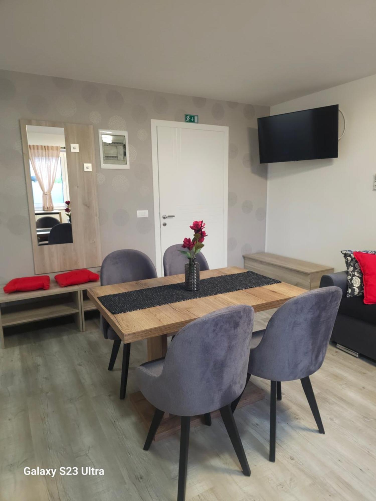 Prima Countryside Apartments Zirovnica Ngoại thất bức ảnh