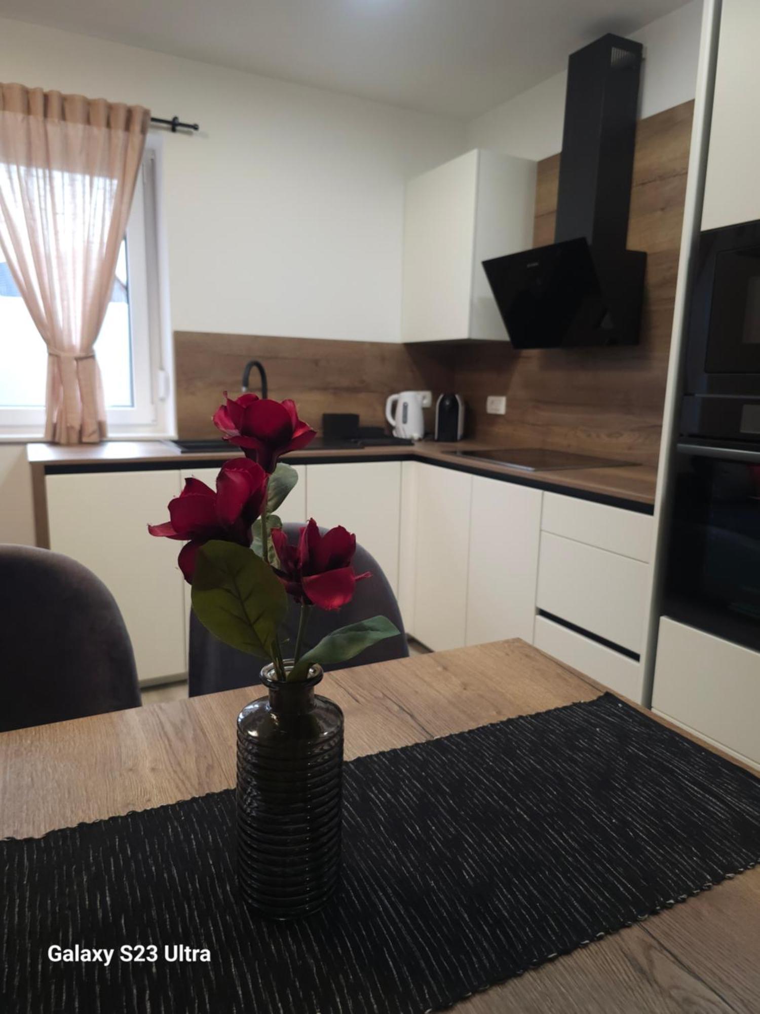 Prima Countryside Apartments Zirovnica Ngoại thất bức ảnh