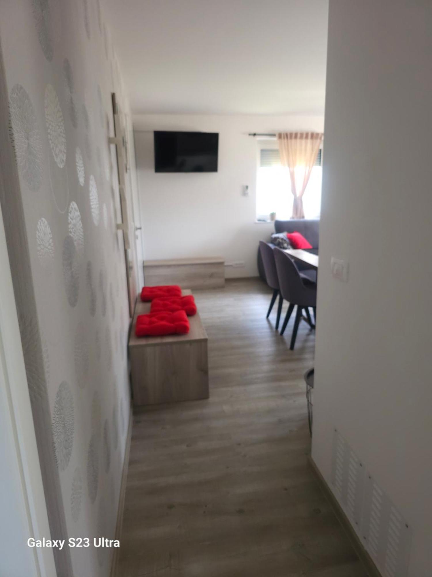 Prima Countryside Apartments Zirovnica Phòng bức ảnh